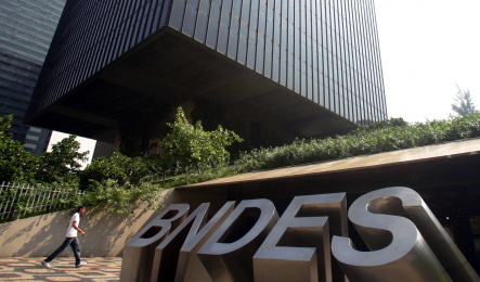 Governo vai criar teto para dívida pública e quer de volta R$ 100 bi do BNDES Governo vai criar teto para dívida pública e quer de volta R$ 100 bi do BNDES