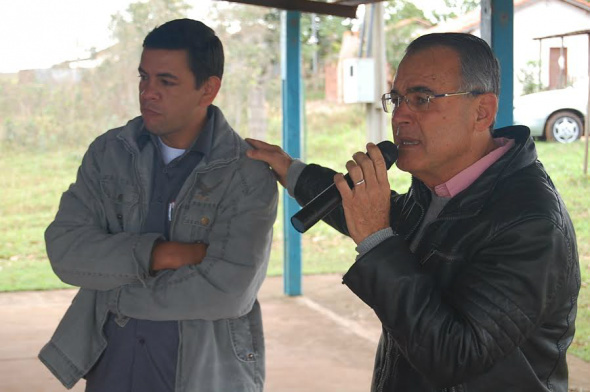 O vereador Prego, na foto com o novo presidente Shelton Marcel, reforçou seu compromisso com os moradores do local. Foto: Assessoria