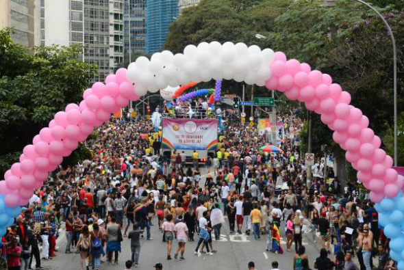 Parada LGBT reúne multidão na avenida Paulista Pedindo adoção da Lei da Identidade de Gênero, Já, parada tomou a Avenida Paulista / Foto: Rovena Rosa