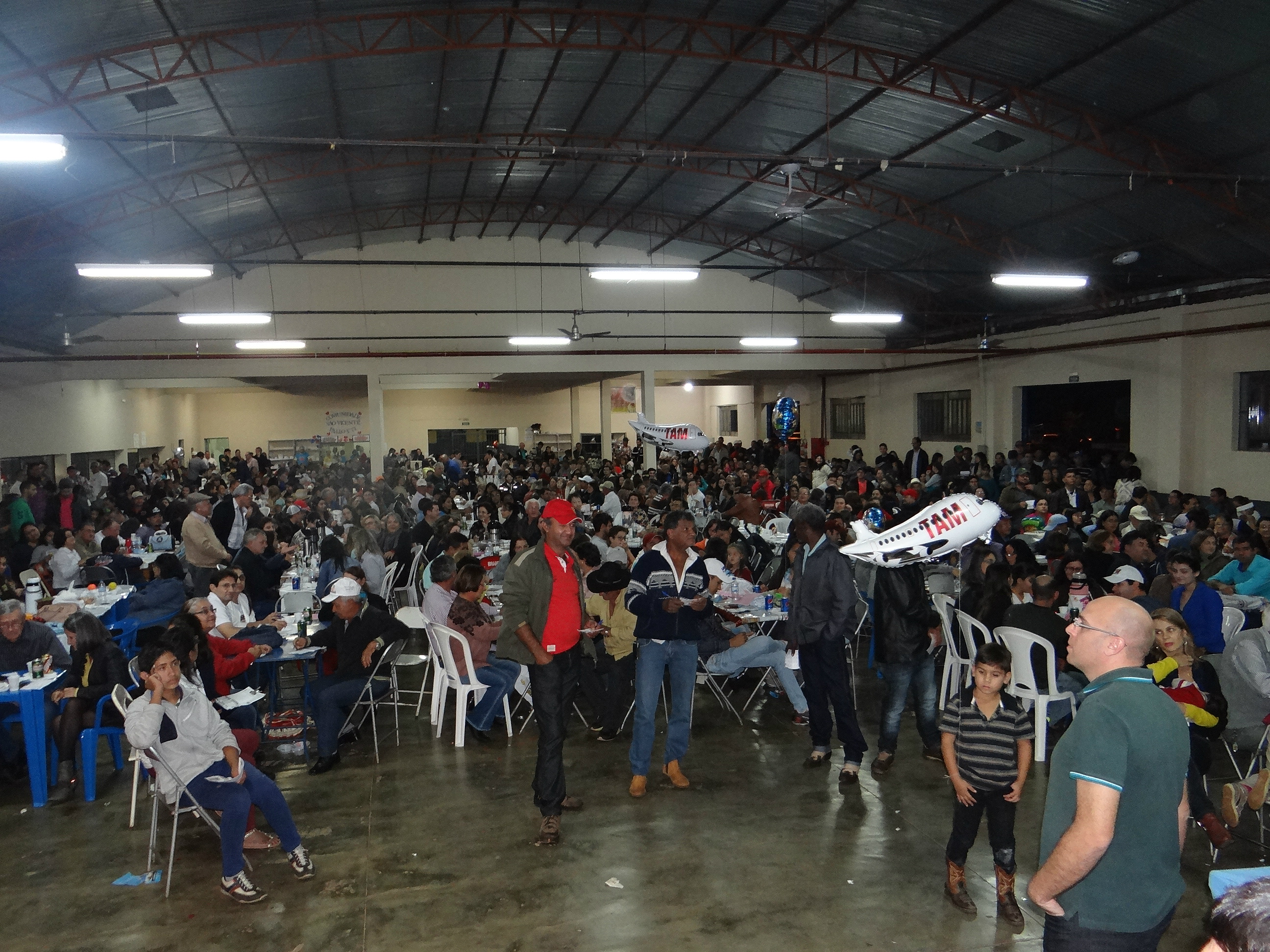 Prêmios da Festa da Padroeira de Amambai são entregues para sorteados O evento, já tradicional no município, neste ano reuniu mais de três mil pessoas.