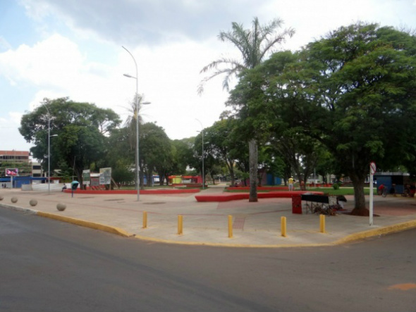 O cronograma inicial previsto para execução da obra de revitalização da praça Coronel Valêncio de Brum estipulava as seguintes datas: início dia 25/06/2012 e término no dia 25/02/2013.