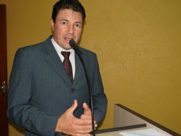 Jaime Bambil reivindica obras na vila Limeira Vereador Jaime Bambil (PMDB) / Foto: Moreira Produções