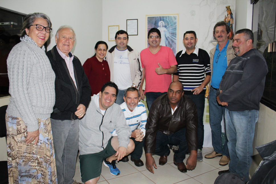 Rádio Auxiliadora de Amambai comemora 10º aniversário Colaboradores da rádio Auxiliadora 105,9 se reuniram para um café da manhã em comemoração aos 10 anos da rádio no ar / Foto: Moreira Produções