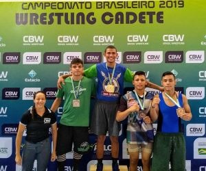 Pedro Silva (camiseta verde) foi vice-campeão do estilo livre na categoria até 71 kg - Foto: Arquivo Pessoal