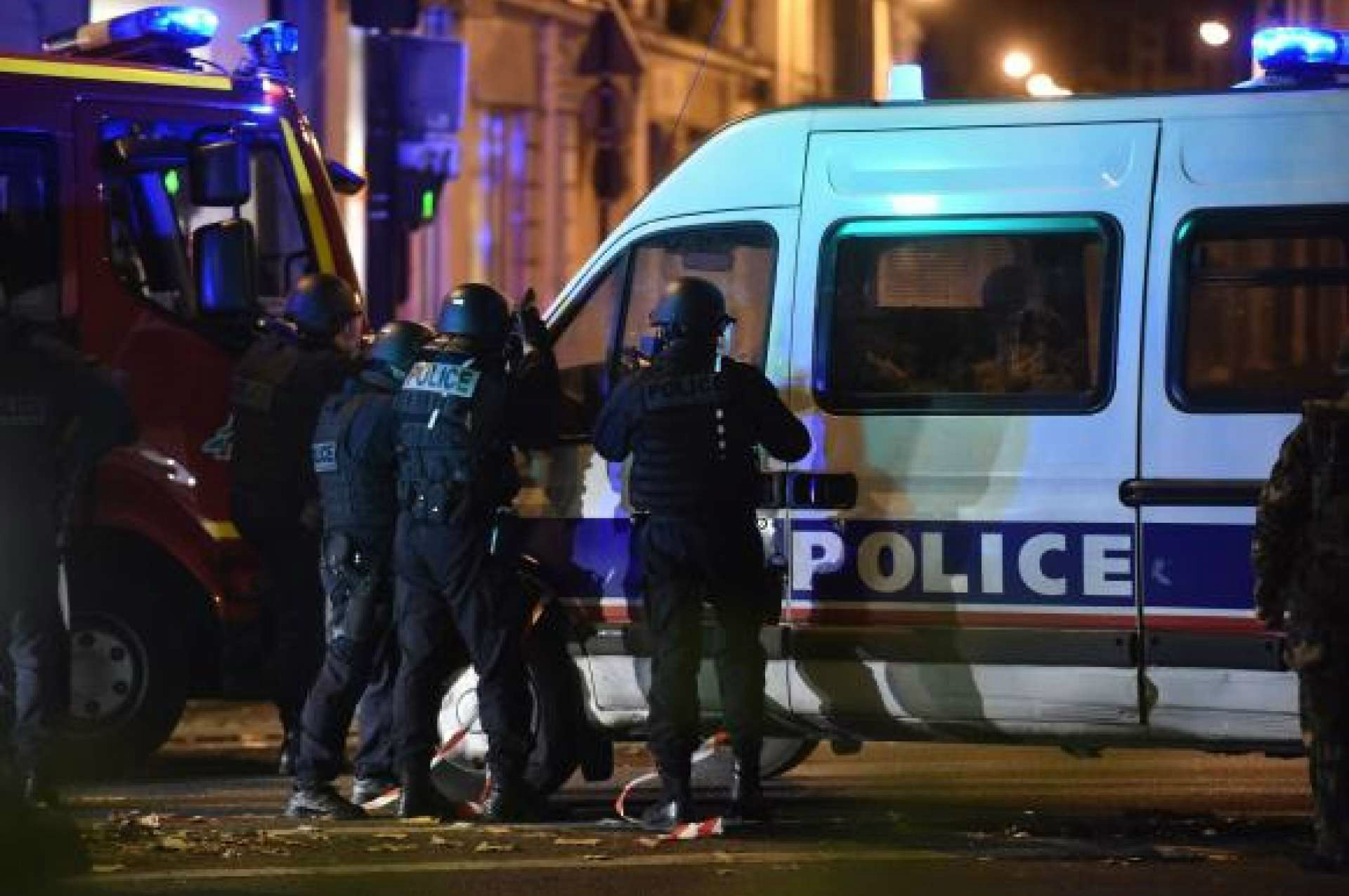 Atentado em Paris: polícia encontra coletes em Bruxelas durante investigação