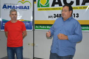 E/D- Presidente da Acia, Azor de Assis e o prefeito de Amambai, Dr. Bandeira, durante solenidade de lançamento da campanha/ Foto: Moreira Produções