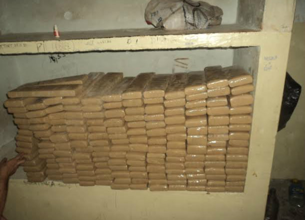 PMA apreende 277 kg de maconha, atira em veículo e traficante é preso