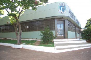 Repartições reabrem na quarta-feira (29).