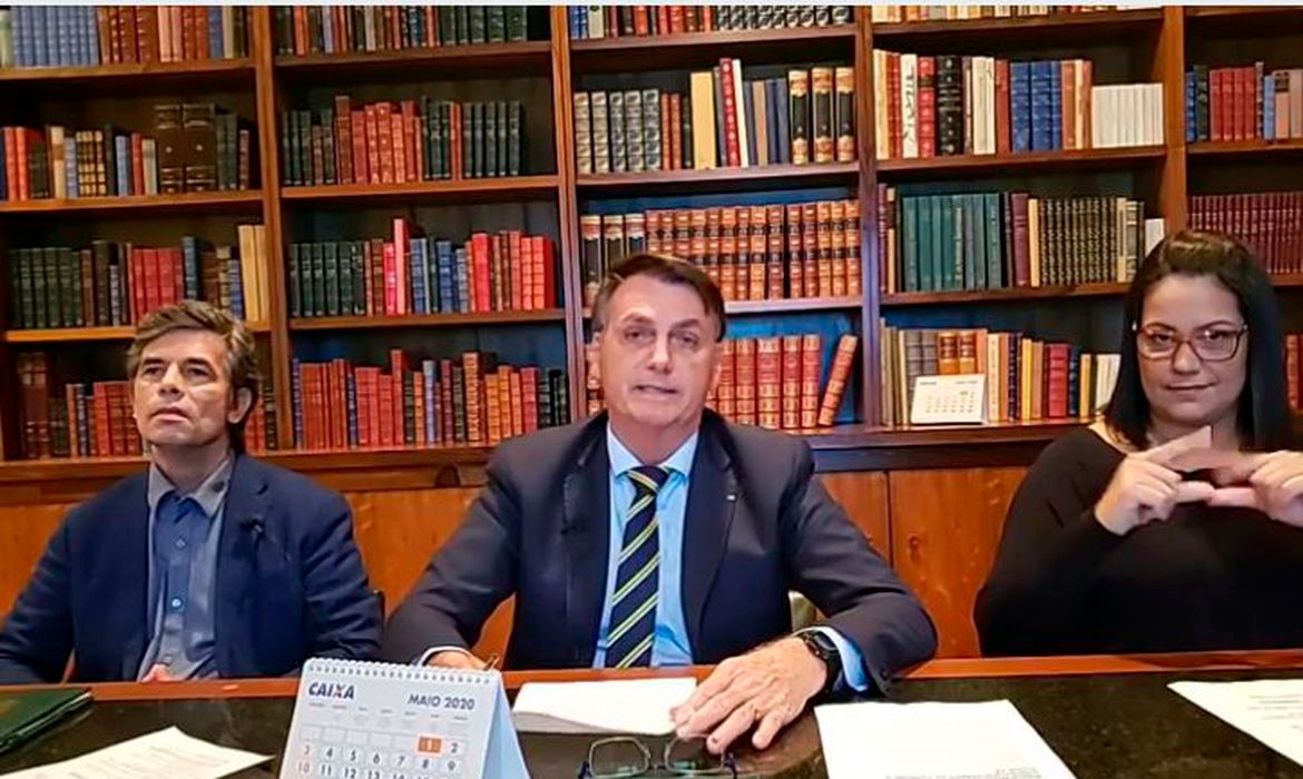 Bolsonaro defende retomada gradual das atividades no Brasil Jair Bolsonaro_live semanal_16.04.2020