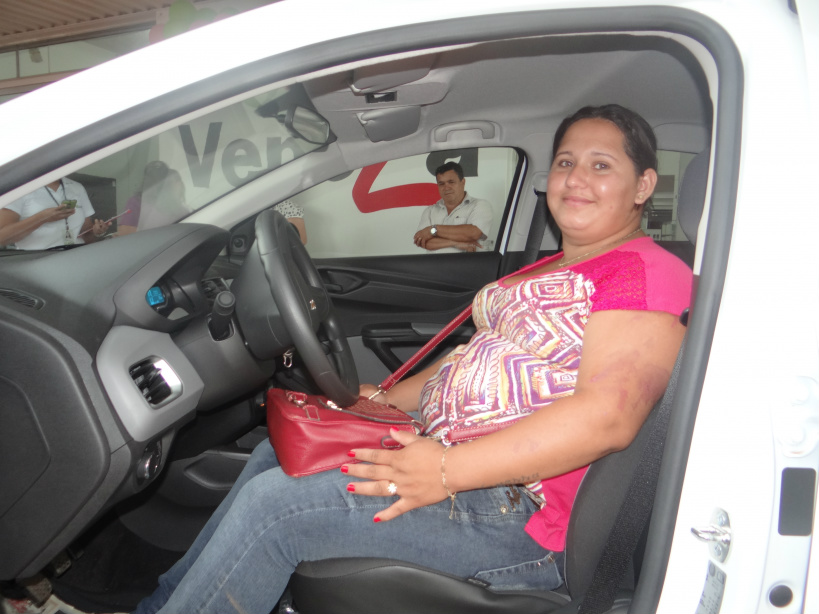 Amambai: ACIA entrega prêmios da campanha Natal de Sonhos Vanessa Ortega, ganhadora do carro 0 KM / Foto: Moreira Produções