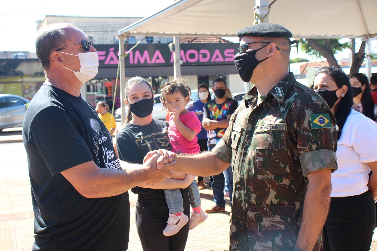 17º RC MEC participa da campanha Dia do Bem da Igreja Quadrangular, em Amambai 17º RC MEC participa da campanha Dia do Bem da Igreja Quadrangular, em Amambai