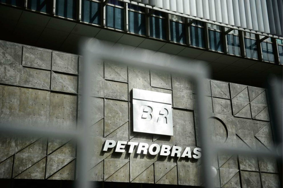 Filial da Petrobras é vendida a capital estrangeiro.