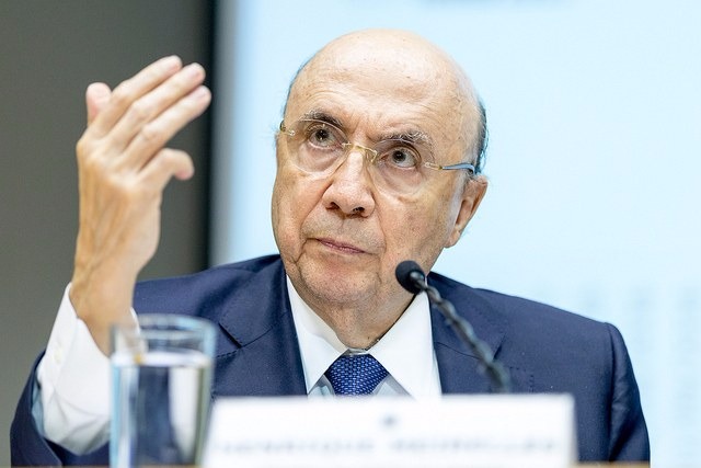Brasil melhora distribuição de renda no 2º trimestre Segundo Meirelles, a economia do Brasil está reagindo e o País voltará a crescer de forma sustentável