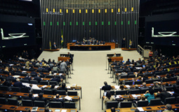 Votações na Câmara serão de terça à quinta, anuncia Cunha Votações na Câmara serão de terça à quinta, anuncia Cunha