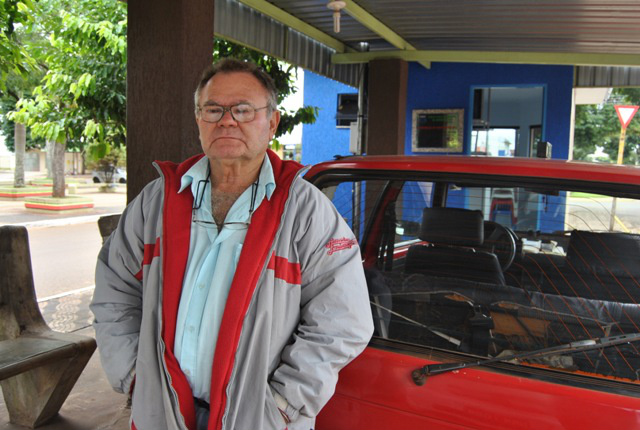 Frio muda cenário e mexe com rotina da população em Amambai Taxista há 26 anos, Evoli não gosta de frio.