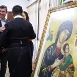 No dia da Padroeira, governador recebe imagem de Nossa Senhora do Perpétuo Socorro