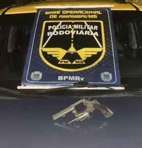 Polícia intercepta veículo furtado e prende suspeito armado após perseguição em Amambai