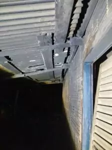 Policiais Militares de Tacuru socorrem mulher durante incêndio em residência