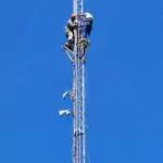 Bombeiros sobem em torre e salvam homem durante tentativa de suicídio em Amambai