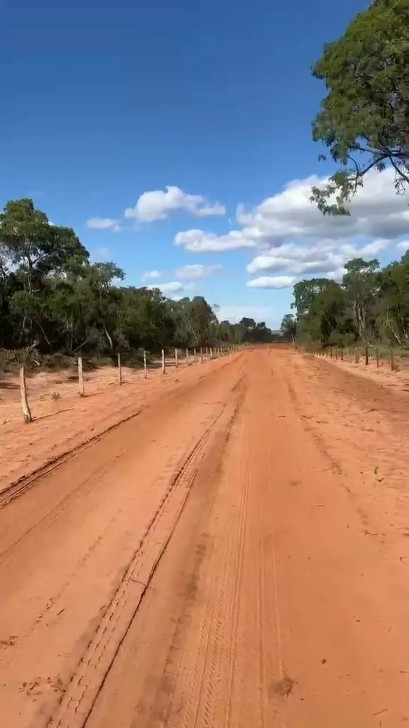 Parceria entre Amambai e Tacuru garante revitalização de importante estrada rural Parceria entre Amambai e Tacuru garante revitalização de importante estrada rural