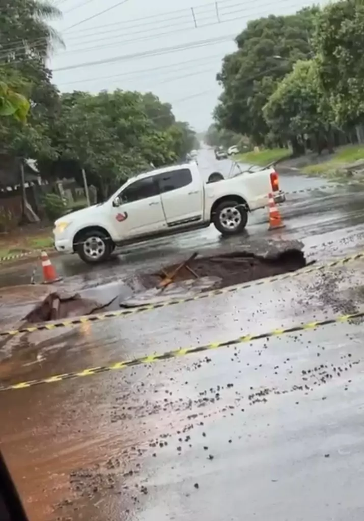 Forte chuva atinge Amambai e mobiliza equipes da Prefeitura, Defesa Civil e Corpo de Bombeiros