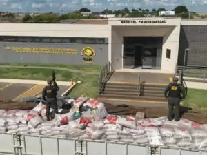 DOF apreende 900 quilos de drogas em meio a carga de açúcar