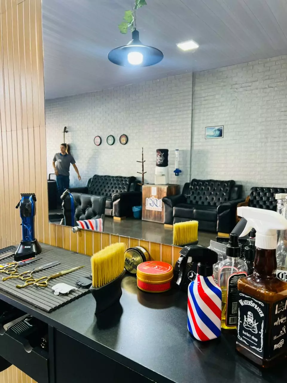Barbearia DG é reinaugurada e simboliza força do empreendedorismo