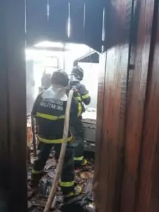 Incêndio em residência mobiliza Corpo de Bombeiros nesta quinta-feira (7) em Amambai