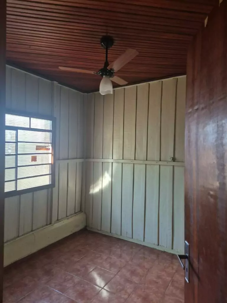 Casa com salão comercial está à venda no centro de Amambai Casa com salão comercial está à venda no centro de Amambai