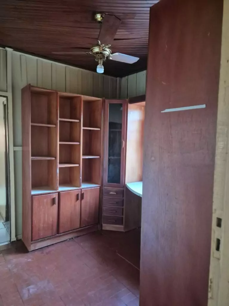 Casa com salão comercial está à venda no centro de Amambai Casa com salão comercial está à venda no centro de Amambai