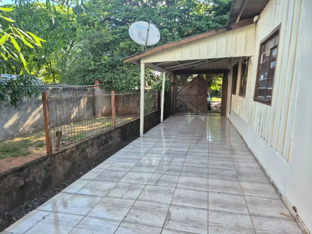 Casa com salão comercial está à venda no centro de Amambai Casa com salão comercial está à venda no centro de Amambai