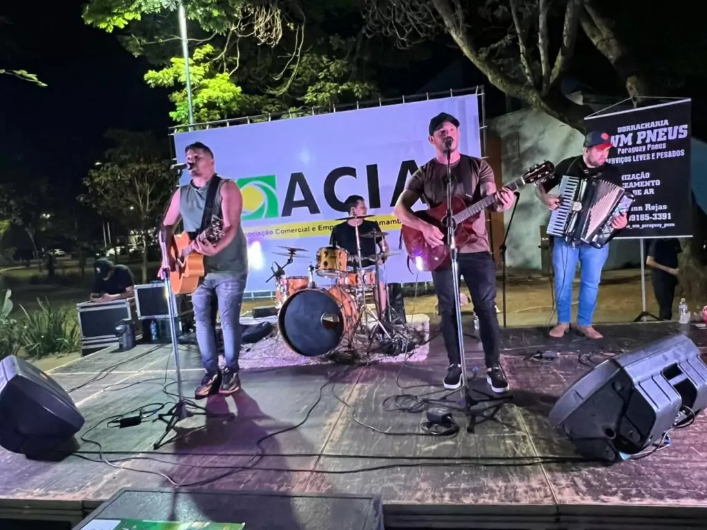 Evento reuniu famílias na Praça Central com sorteio de R$ 25 mil em prêmios, exposição de veículos, som automotivo e show ao vivo Evento reuniu famílias na Praça Central com sorteio de R$ 25 mil em prêmios, exposição de veículos, som automotivo e show ao vivo