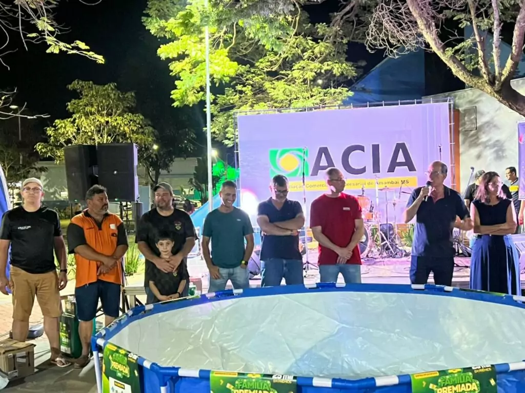Evento reuniu famílias na Praça Central com sorteio de R$ 25 mil em prêmios, exposição de veículos, som automotivo e show ao vivo Evento reuniu famílias na Praça Central com sorteio de R$ 25 mil em prêmios, exposição de veículos, som automotivo e show ao vivo