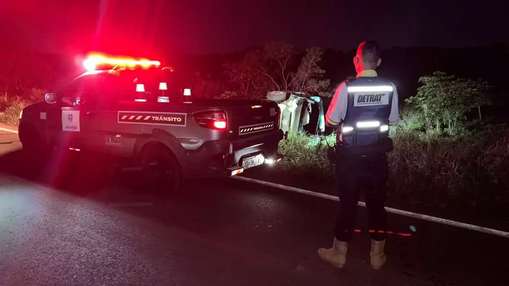 Detrat auxilia durante capotamento de veículo na MS-156, em Amambai Detrat auxilia durante capotamento de veículo na MS-156, em Amambai