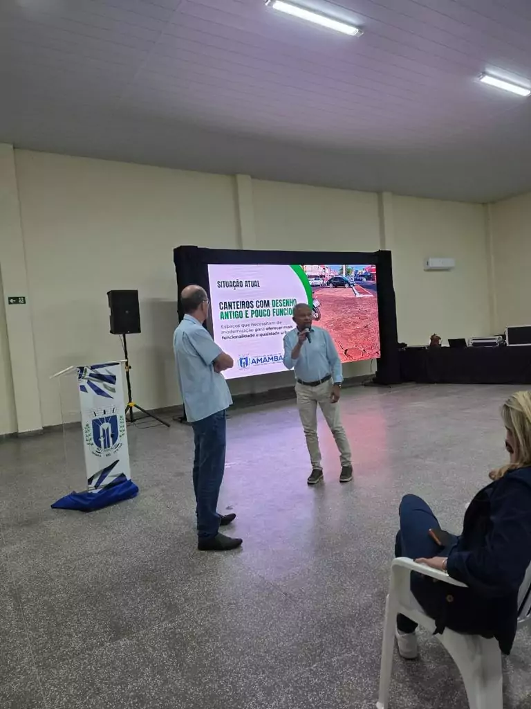 Prefeitura apresenta pré-projeto para reforma e modernização dos canteiros da Avenida Pedro Manvailler Prefeitura apresenta pré-projeto para reforma e modernização dos canteiros da Avenida Pedro Manvailler