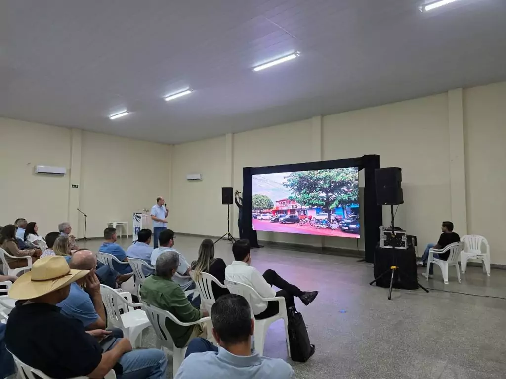 Prefeitura apresenta pré-projeto para reforma e modernização dos canteiros da Avenida Pedro Manvailler Prefeitura apresenta pré-projeto para reforma e modernização dos canteiros da Avenida Pedro Manvailler